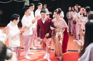 ชุดไทยเจ้าสาว ชุดไทยจักรพรรดิ์ เช่าที่แบมบี้ เวดดิ้ง ห้วยขวาง